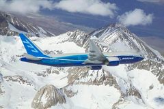 Boeing vytvořil rekord v nonstop letu