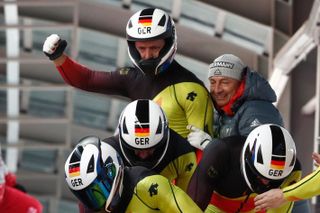 Německý čtyřbob  Francesco Friedrich, Candy Bauer, Martin Grothkopp a Thorsten Margis slaví vítězství na ZOH 2018