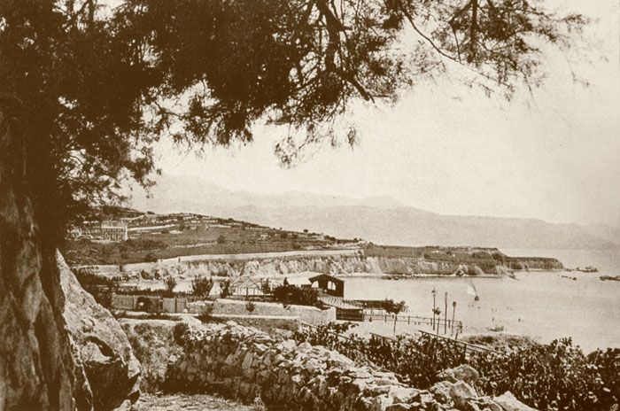 Celkový pohled na pláž z roku 1920