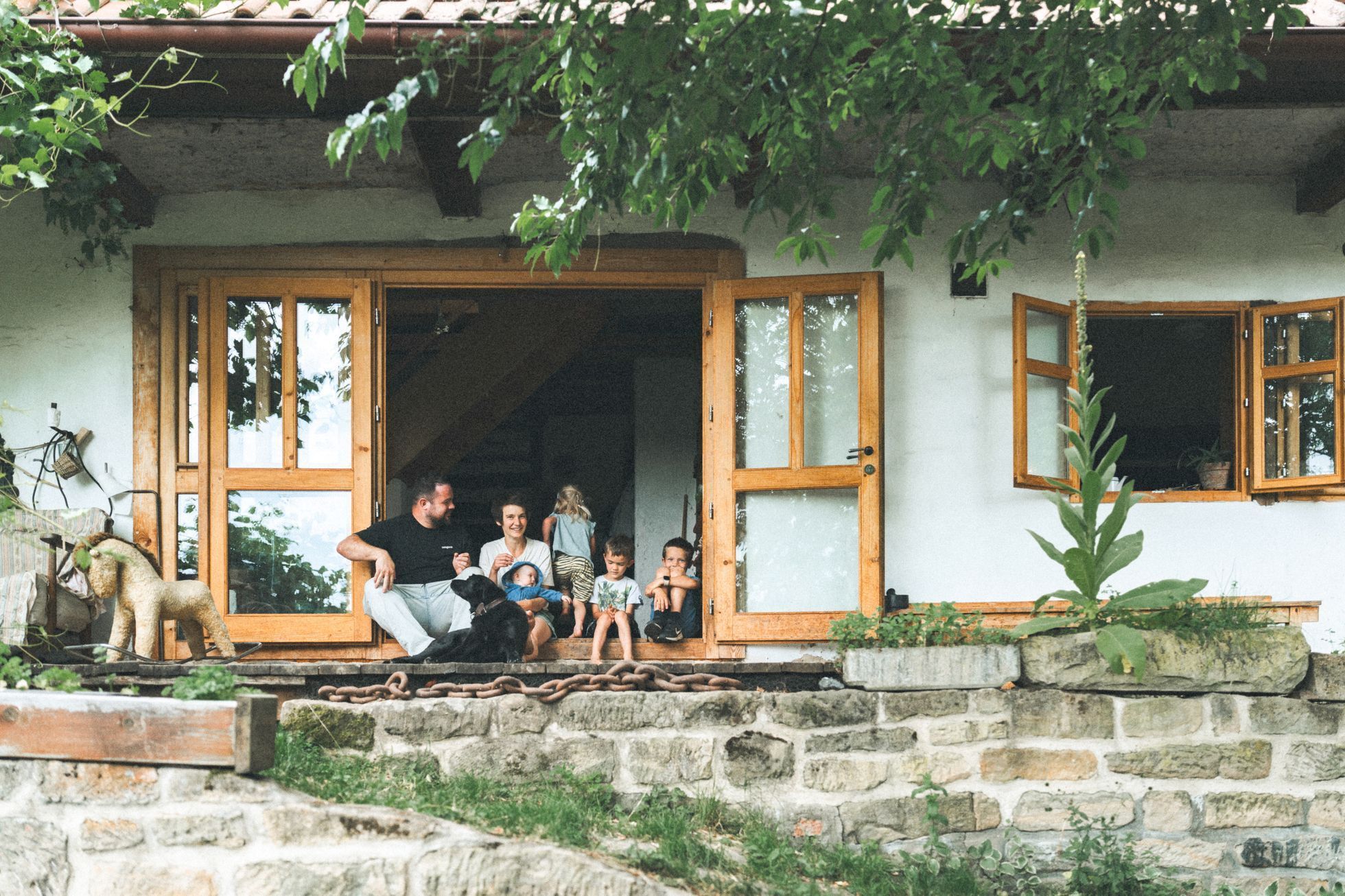 na okraji domov můj, kniha, rodina, bydlení, dům, podnikatel