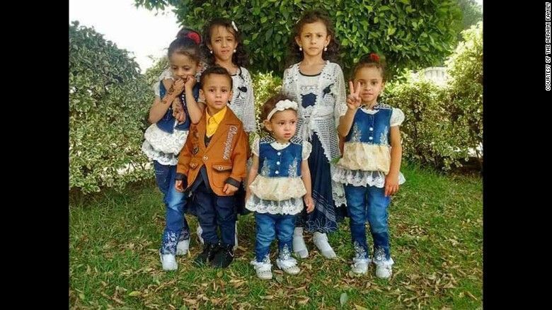 Holčička Buthaina Jemen rodina