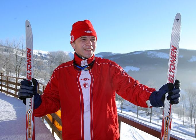 Zdeněk Šenkeřík moc na mazání nedá. Na běžkách bruslí a vosky tolik nepotřebuje.