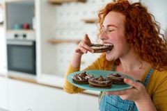 Denně sníte o 500 kalorií víc. Ne cukr nebo tuky, skrytý viník čeká i ve vaší kuchyni