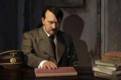 Do aukce jde psací set, jímž Hitler podepsal Mnichov