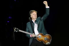 Paul McCartney se vrátil do klubu, kde začínali Beatles. Fanoušci na lístky čekali hodiny