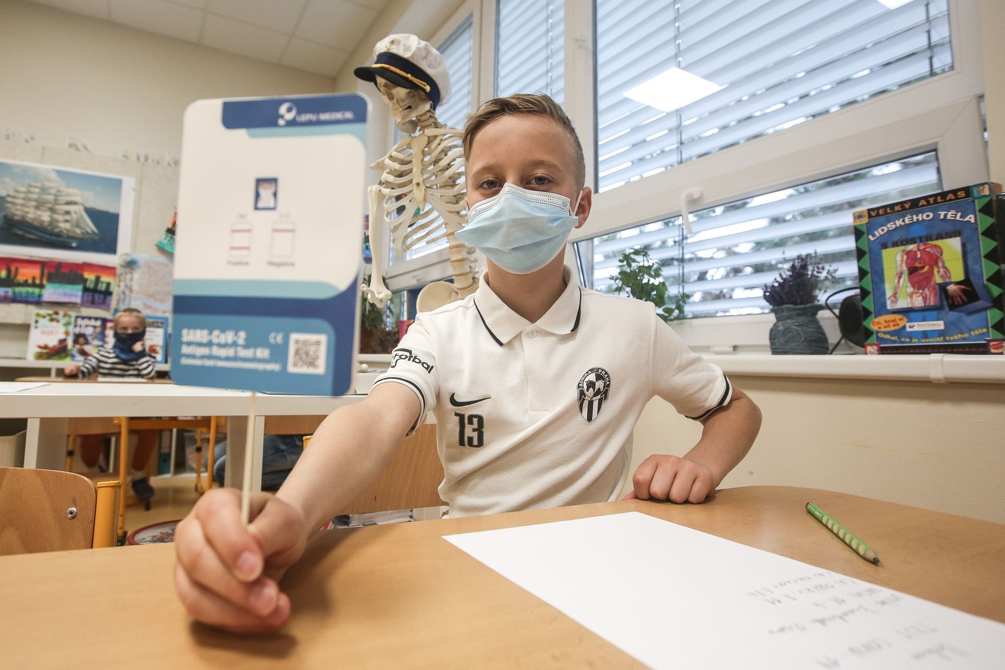 Testování na koronavir covid-19 na školách, škola, žáci, školství, učitelé, antigenní test, výuka