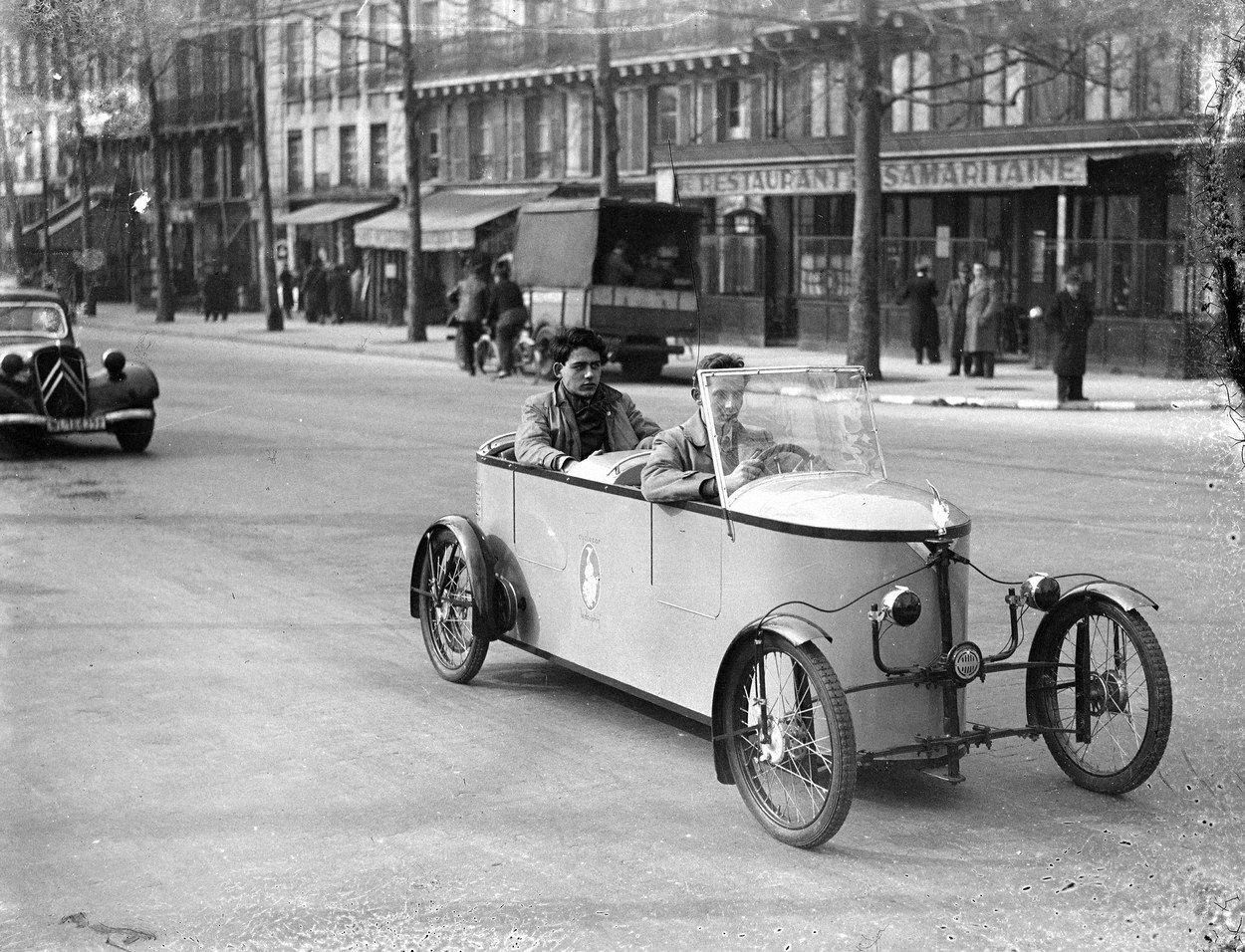 Jednorázové užití / Fotogalerie / Kuriózní automobilová monstra na čtyř i více kolech / Profimedia