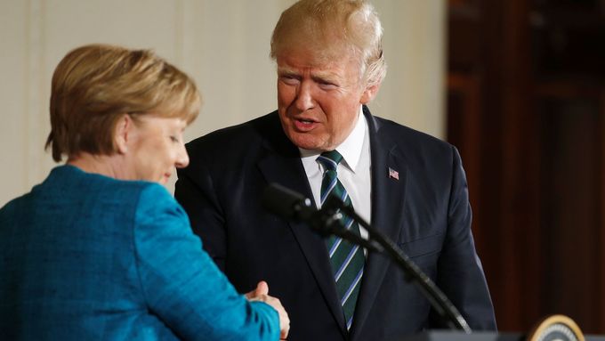 Americký prezident Donald Trump během nedávného setkání s německou kancléřkou Merkelovou.