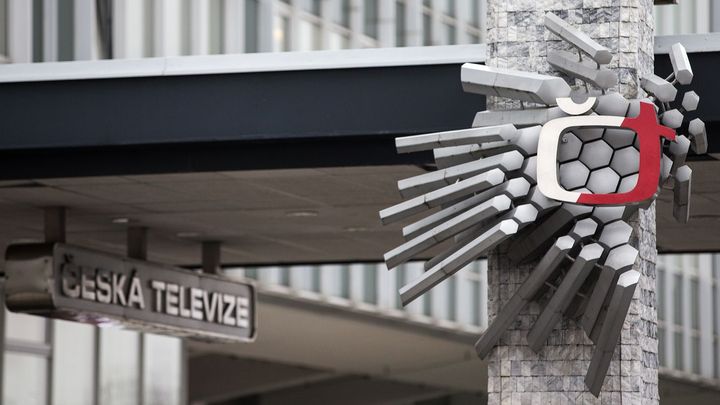 Poslanci schválili zvýšení poplatků za Českou televizi a rozhlas