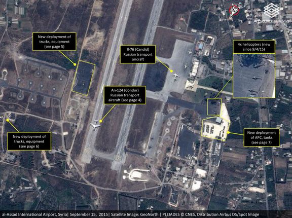 Satelitní snímek ukazuje ruskou vojenskou techniku na syrské letecké základně Latákíja.