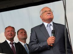 Prezident Václav Klaus je podle depeší pyšný na svůj intelekt