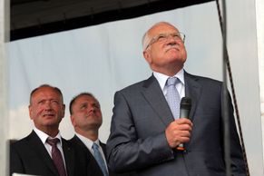 Václav Klaus na korečkovém bagru. Prezident křtil rypadlo Severočeských dolů