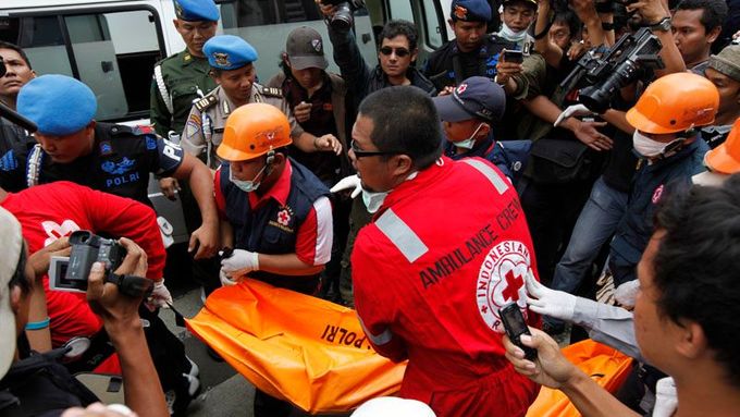 Teror v Jakartě si vyžádal devět lidských životů.
