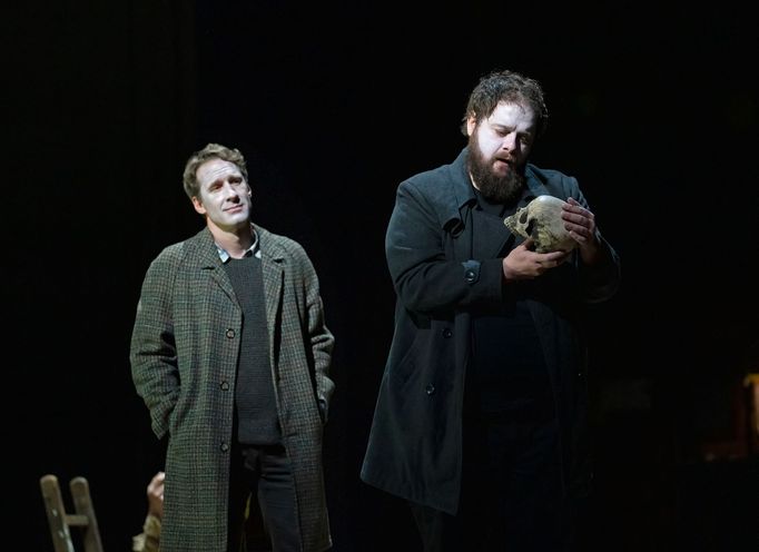 Snímek z opery Hamlet.