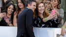 Mark Ruffalo poses with a fan as he arrives at the 2015 MTV Movie Awards in Los Angeles