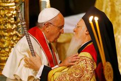 Papež František se v Istanbulu pomodlil s muslimy
