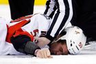VIDEO Bitka v NHL skončila knockoutem a otřesem mozku