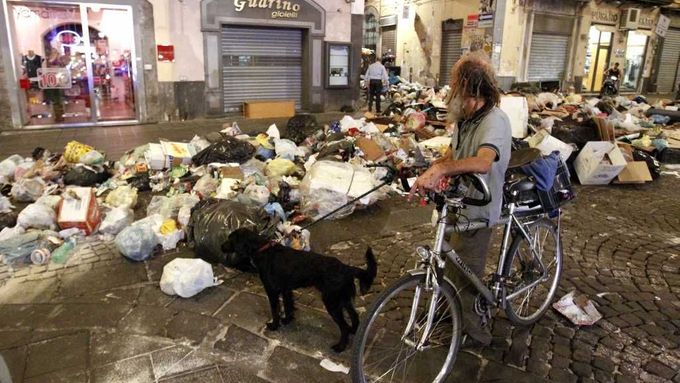 Vidět neapolské odpadky a zemřít