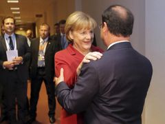 Merkelová a Hollande - spojenci proti americkým tajným službám. 
