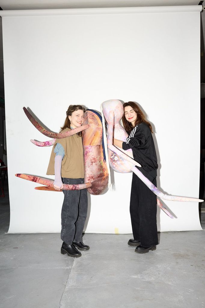 Umělecké duo Shotby.us tvoří Lenka Glisníková a Karolína Matušková.