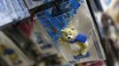 A souvenir with a mascot for the Sochi 2014 Winter Olympics is for sale at a convenience store in Krasnaya Polyana, a venue for the Sochi 2014 Winter Olympics, February 18, 2013. The Sochi 2014 Winter Olympics opens on February 7, 2014. REUTERS/Kai Pfaffenbach (RUSSIA - Tags: SPORT OLYMPICS BUSINESS) Published: Úno. 18, 2013, 7:47 odp.