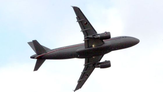 Hračka za jeden a půl miliardy. Nový vládní letecký speciál přistál poprvé v Praze.