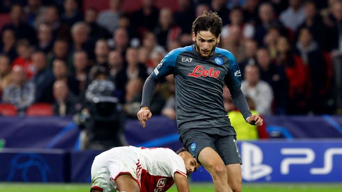 Chviča Kvaracchelia na nové adrese v Neapoli září. Proti Ajaxu vstřelil první gól v Lize mistrů.