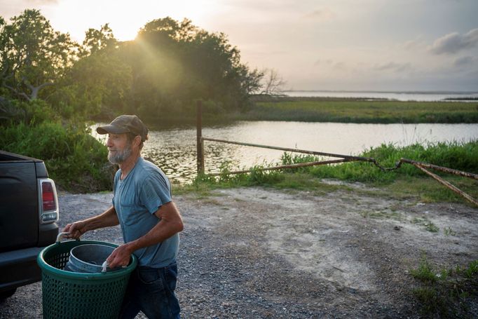 Indiánský kmen musí přesídlit. Jejich ostrov v americké Louisianě se vlivem stoupající hladiny moří potápí.