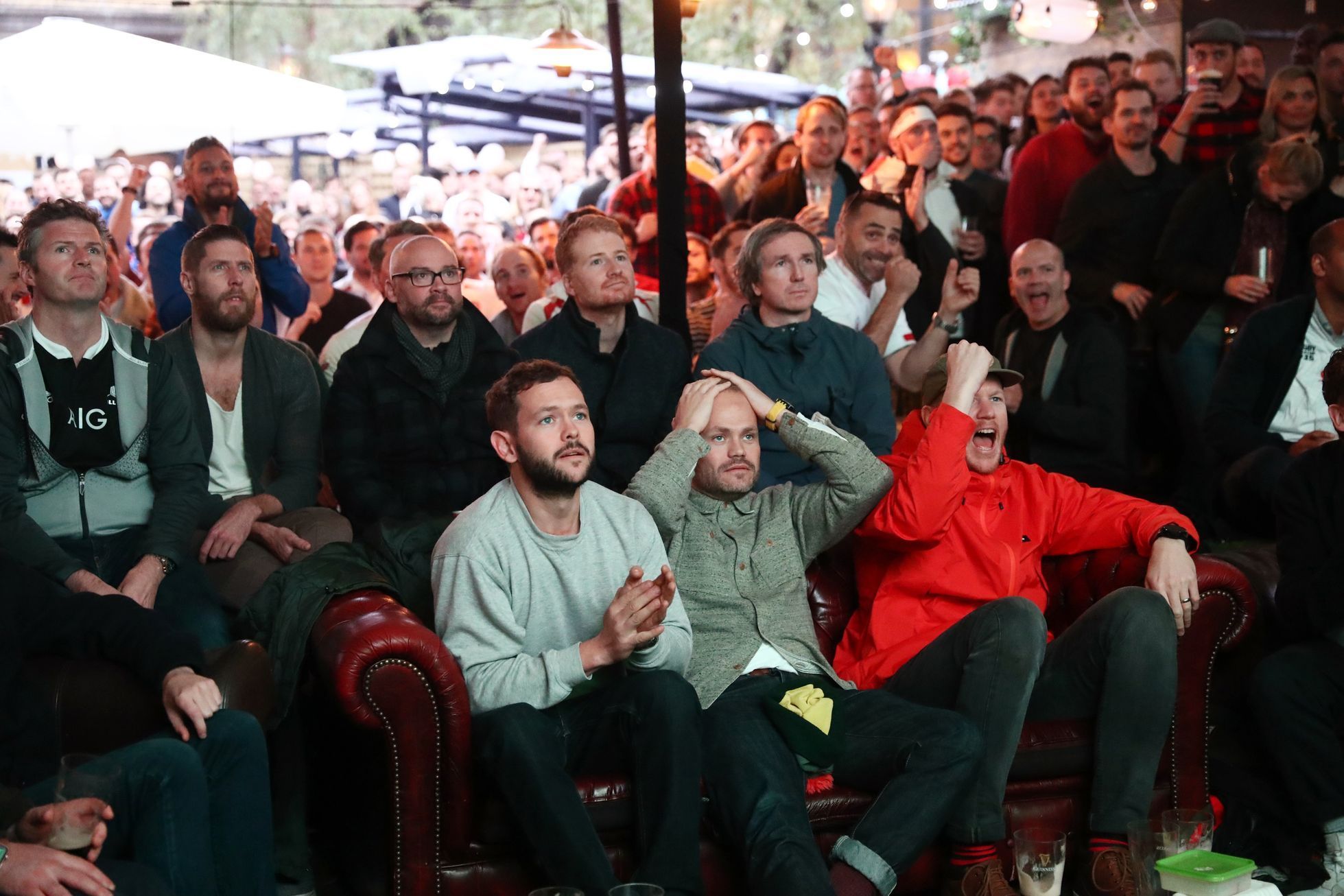 Semifinále MS v ragby 2019, Anglie - Nový Zéland: Fanoušci sledují průběh zápasu