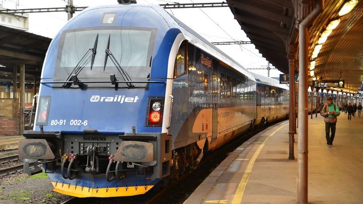 Dráhy chtějí zlepšit mobilní signál ve vlacích. Začaly testovat nové technologie; Zdroj foto: ČTK