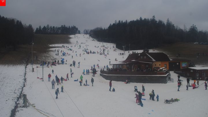 Lyžaře bychom zvládli snáze než sáňkaře. Dělají nám tu paseku, zní se skiareálů