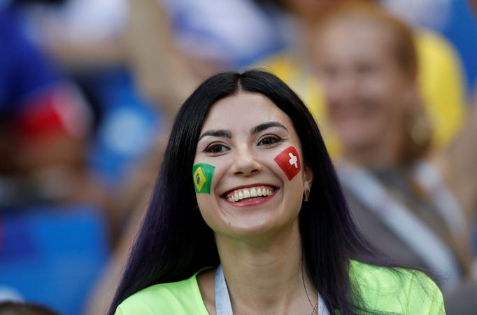 Fanoušci na zápase Brazílie - Švýcarsko na MS 2018