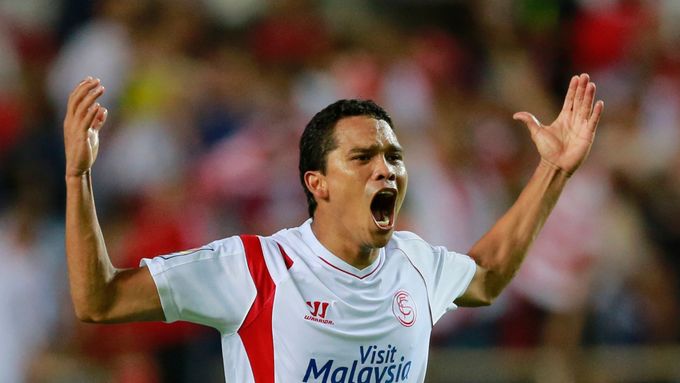 Carlos Bacca nemůže být spokojený, jeho Sevilla propásla možnost vyhoupnout se do čela tabulky