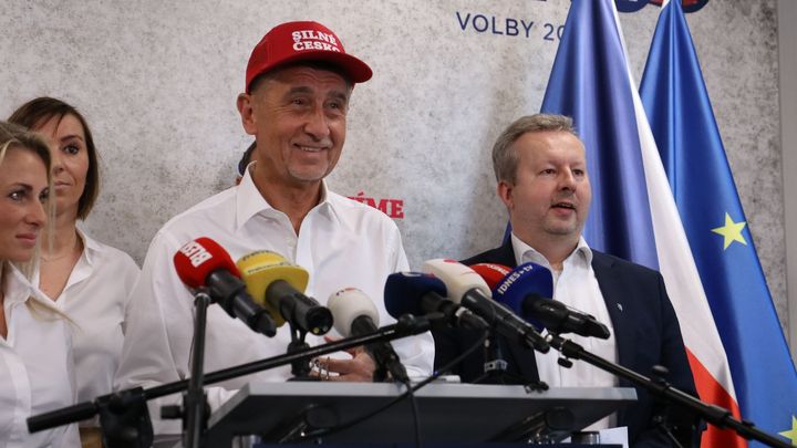 Babiš straší voliče popelnicí Evropy a ošizenou Milkou. Ozval se výrobce i politici