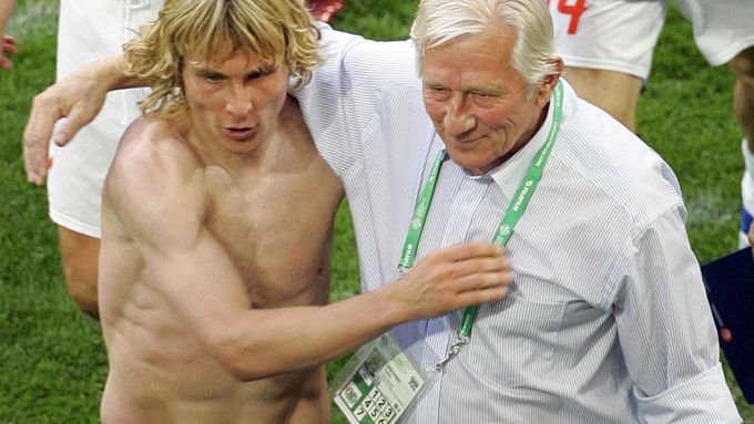 Vzpomínáte? Pavel Nedvěd a trenér Karel Brückner, to bylo jedno z nejsilnějších a nejúspěšnějších spojení v dějinách českého fotbalu