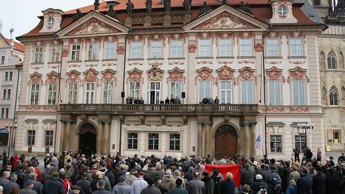 Hrabě se v Česku soudil mimo jiné o Kinského palác na Staroměstkém náměstí. Ilustrační foto.