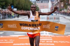 Keňan Kamworor v Kodani výrazně vylepšil světový rekord v půlmaratonu