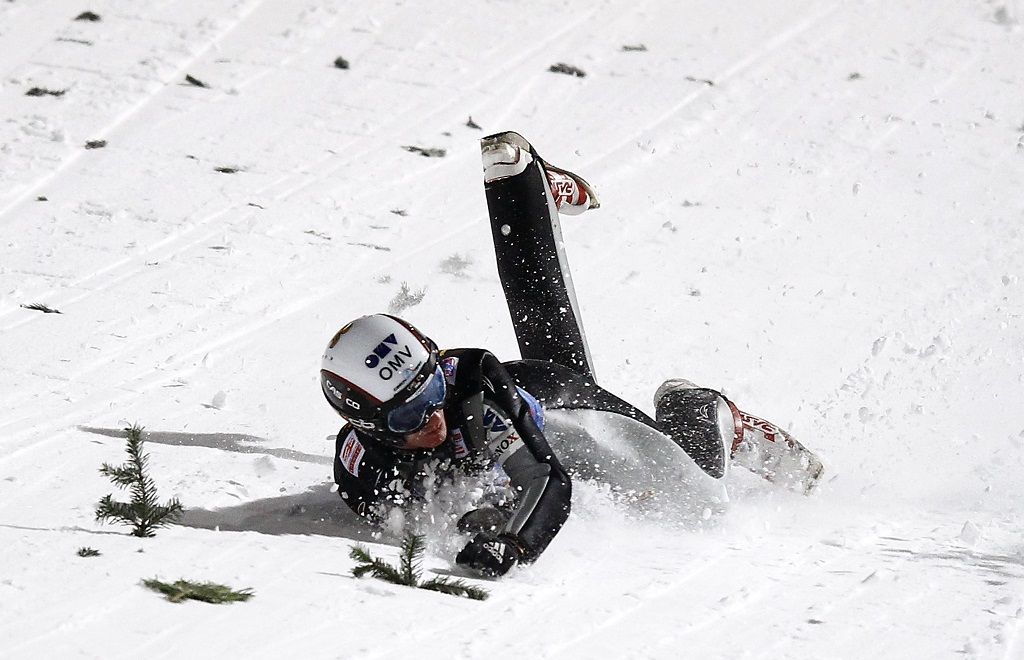 Turné čtyř můstků: Hlava (pád)