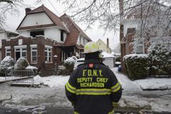 Závadná plotýnka zapálila dům v New Yorku, sedm dětí zemřelo