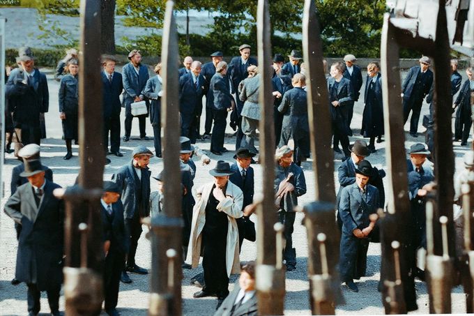 Nástup záložníků po vyhlášení mobilizace, Česká republika, 23. září 1938. Kolorováno