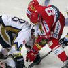 Hokej, extraliga, Slavia - Kladno: Dávid Skokan (9) - Jan Dalecký (28)
