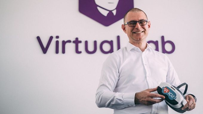„Zjistili jsme, že VR dokáže působit na mozek a zprostředkovaně na celé tělo,“ popisuje šéf firmy Leoš Kubíček základní impulz pro rozvoj Virtual Labu.