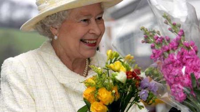 Do dnešních dnů stojí britská královna Alžběta II. v čele šestnácti zemí Commonwealthu.