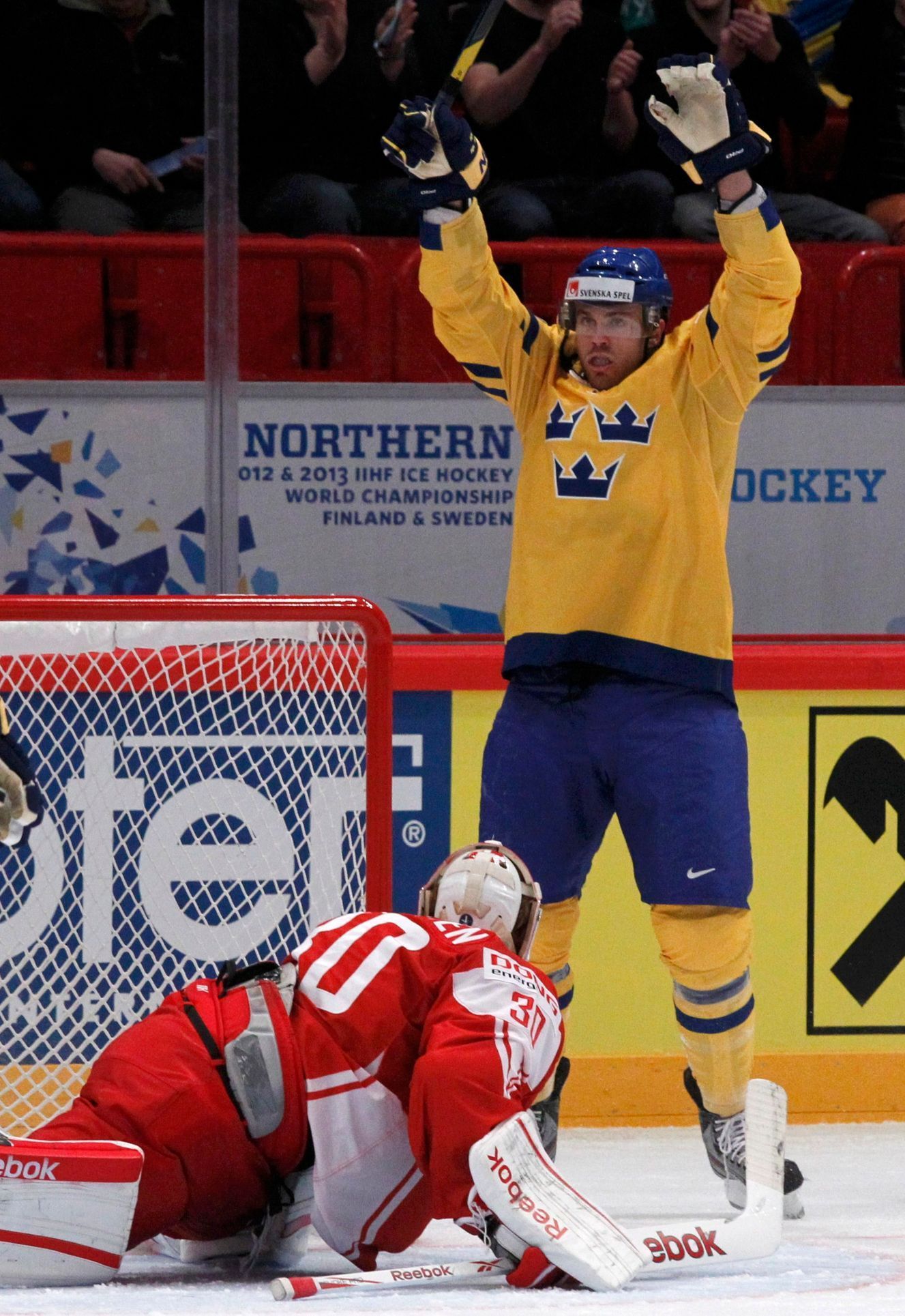 Stalberg se raduje v utkání Švédsko - Dánsko