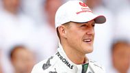 "Schumi, "Pán deště", "Rudý Baron" - Michael Schumacher (pilot F1). Největší osobnost dějin formule 1 má po zásluze také spoustu přezdívek. Ta první je pochopitelně zkrácené příjmení. Druhá odkazuje na to, jak Schumacher skvěle jezdil na vodě. A poslední je shodná s přezdívkou nejlepšího stíhače 1.světové války Manfreda von Richthofena. Také Schumacher všechny soupeře "sestřelil" a pořád vítězil. I když von Richthofen nakonec v roce 1918 padl...