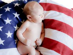Vlajka dítě chrání, stejně jako Amerika.