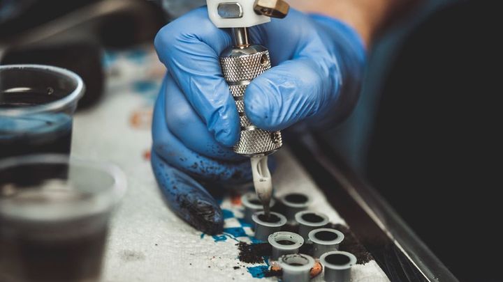 Jako pekař bez mouky. Tatéři nemohou sehnat barvy, chemické látky v nich zakázala EU; Zdroj foto: Shutterstock