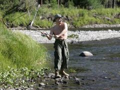 Žádná malá ryba. Putin chce být politicky aktivní i po odchodu z prezidentského úřadu