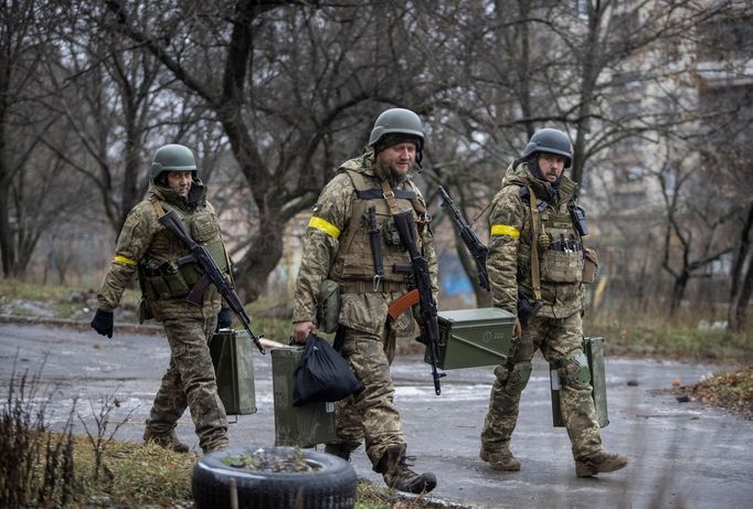 Východoukrajinské město Bachmut v Doněcké oblasti podle ukrajinského prezidenta Volodymyra Zelenského zničily ruské síly.