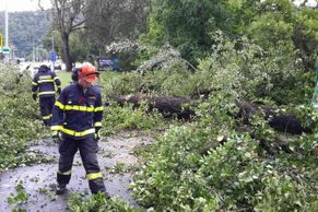 Foto: Takto jih Moravy zasáhly silné bouřky. Hasiči měli plné ruce práce